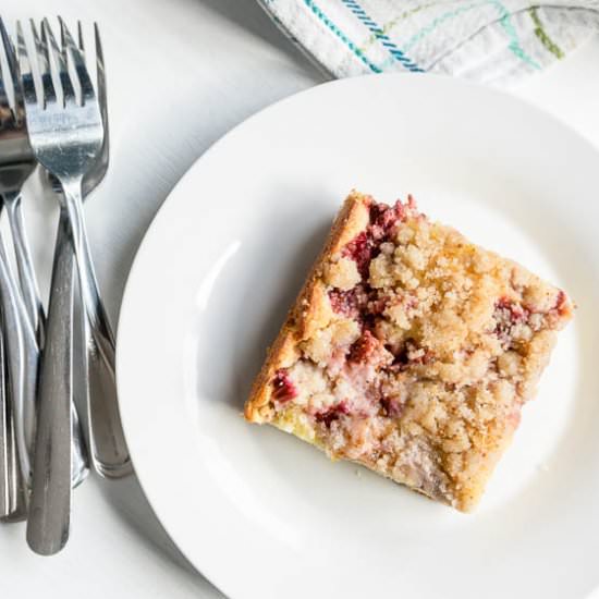 Strawberry Rhubarb Crumb Cake - Recipe photo by infinebalance