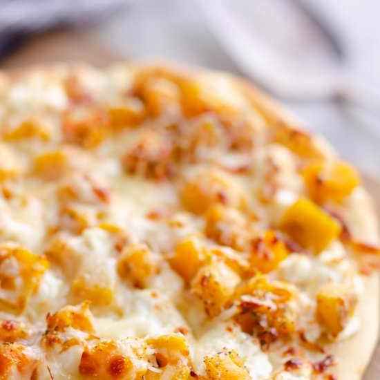 Airfryer Squash & Goat Cheese Pizza - Recipe photo by The Creative Bite