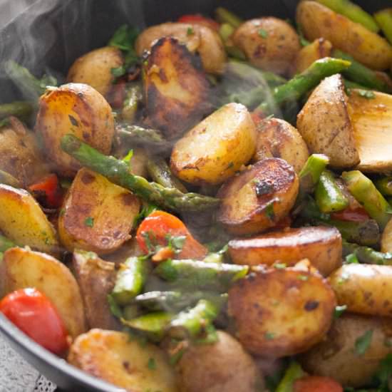 Pan Fried Asparagus and Potatoes - Recipe photo by adinutza