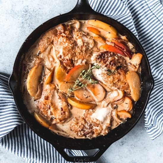CREAMY APPLE CIDER CHICKEN SKILLET - Recipe photo by houseofnasheats