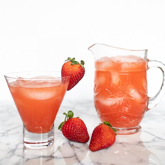 Easy Strawberry Margaritas - Recipe photo by sidewalkshoes