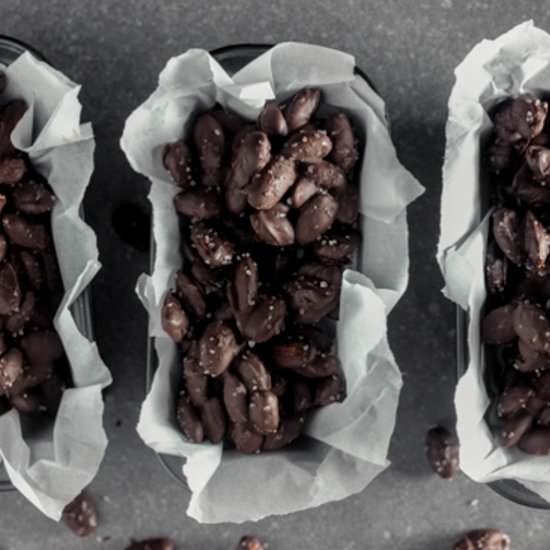 Dark Chocolate Almond Clusters - Recipe photo by Lolosdesserts