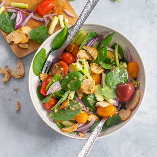 Spinach Salad with Bagel Chips - Recipe photo by healingtomato
