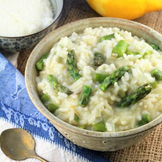 Lemony Asparagus Risotto - Recipe photo by Mangia Bedda