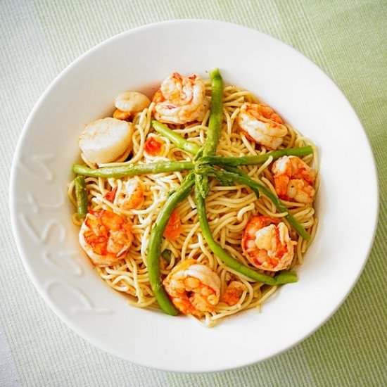 Seafood and asparagus spaghetti - Recipe photo by lacuisinedesimona