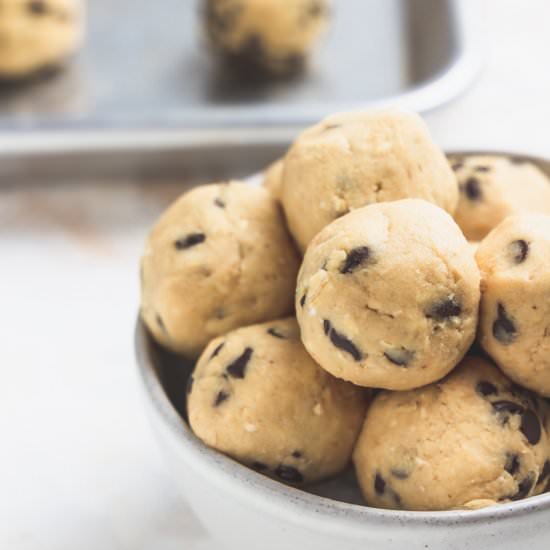 Peanut Butter Chocolate Energy Bite - Recipe photo by joeats
