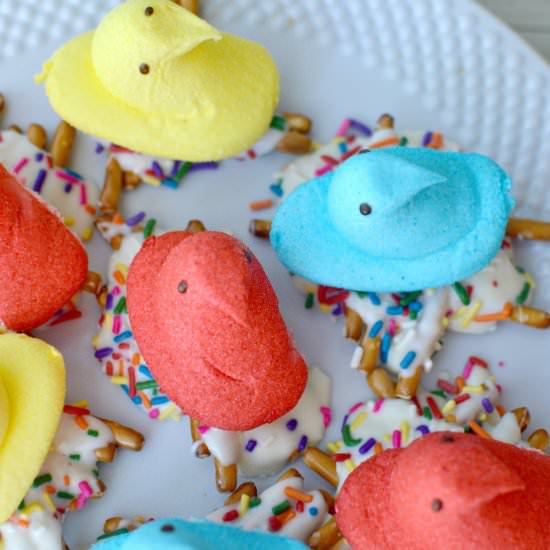 PEEPS WHITE CHOCOLATE PRETZEL BIRDS - Recipe photo by Stylish Cravings