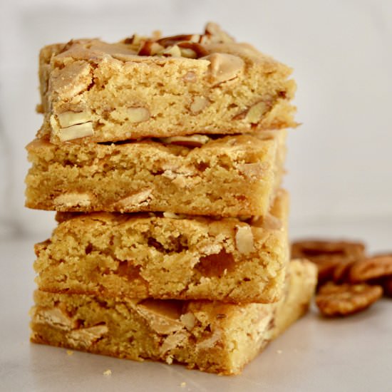 Caramel Chip Pecan Bars - Recipe photo by thisdelicioushouse