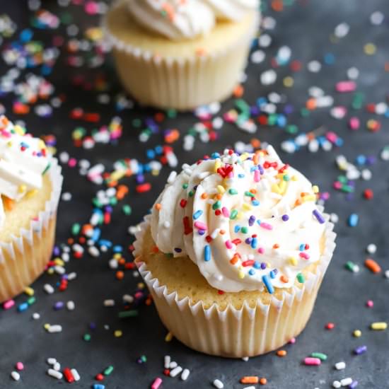 Vanilla Cupcakes with Buttercream - Recipe photo by goldenbarrel