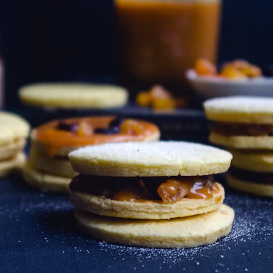 Rum and Raisin Alfajores - Recipe photo by Atikaps