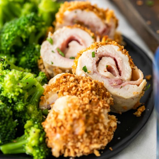 Baked Chicken Cordon Bleu - Recipe photo by Easy Chicken Recipes