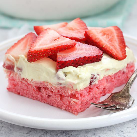 Strawberry Lemonade Cake - Recipe photo by Cooking Frog