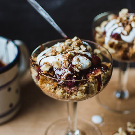 Amazing vegan dump cake with coffee - Recipe photo by curryandlove