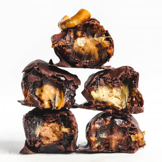 Chocolate Stuffed Dates 5 Ways - Recipe photo by okonomi kitchen