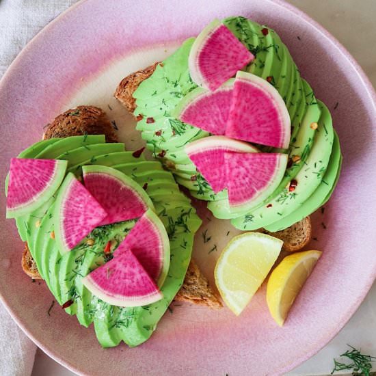 Lemon Dill Avocado Toast - Recipe photo by tippsinthekitch