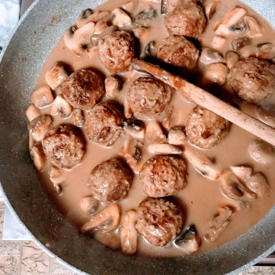 Meatballs in Mushroom Marsala Sauce - Recipe photo by cocoinkitchen