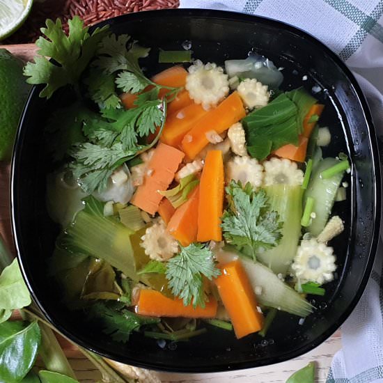 Vegan Thai TomYum Soup recipe - Recipe photo by GreenCucumber