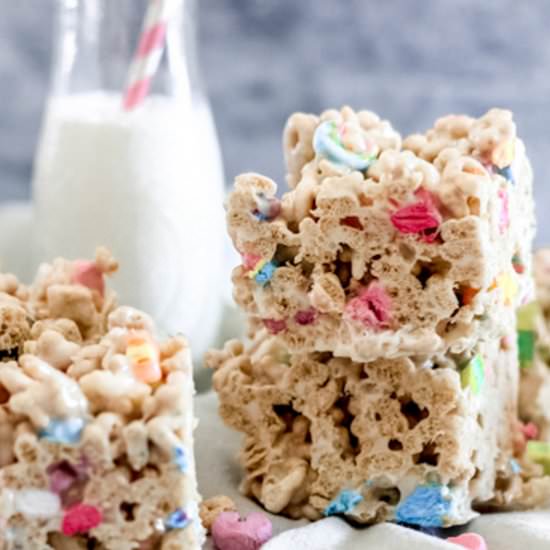 Lucky Charms Marshmallow Treats - Recipe photo by Lolosdesserts
