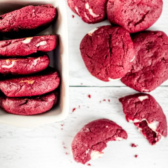 Red Velvet Stuffed Cookies - Recipe photo by Lolosdesserts