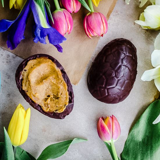 Vegan Vanilla Caramel Easter Eggs - Recipe photo by vancouverwithlove