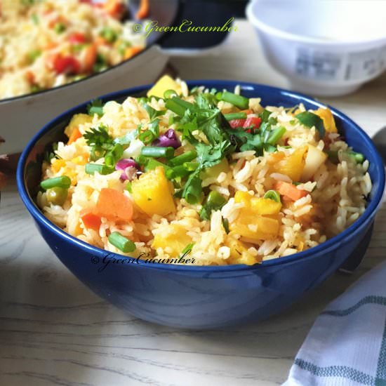 Thai -style pineapple fried rice - Recipe photo by GreenCucumber