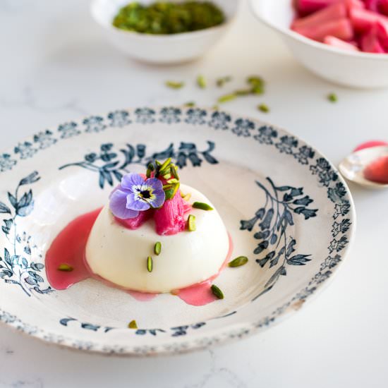 Vanilla & Cardamom Panna Cotta - Recipe photo by Cygnet Kitchen