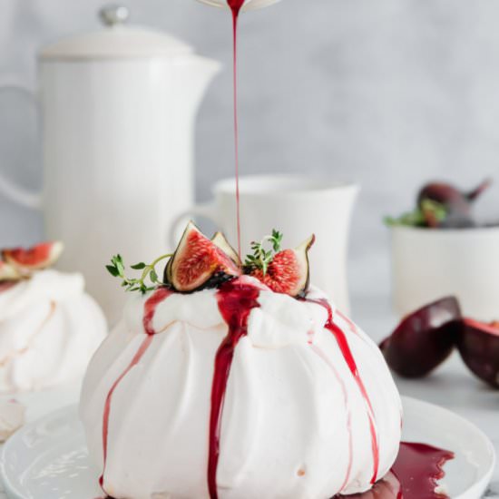 Fig and Thyme Pavlova - Recipe photo by baking-ginger
