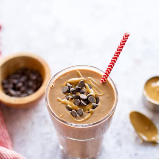 Keto Avocado Chocolate Smomothie - Recipe photo by Seasonal Cravings