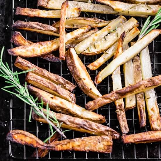 Oven Baked Rosemary Fries - Recipe photo by SugarSpicesLife