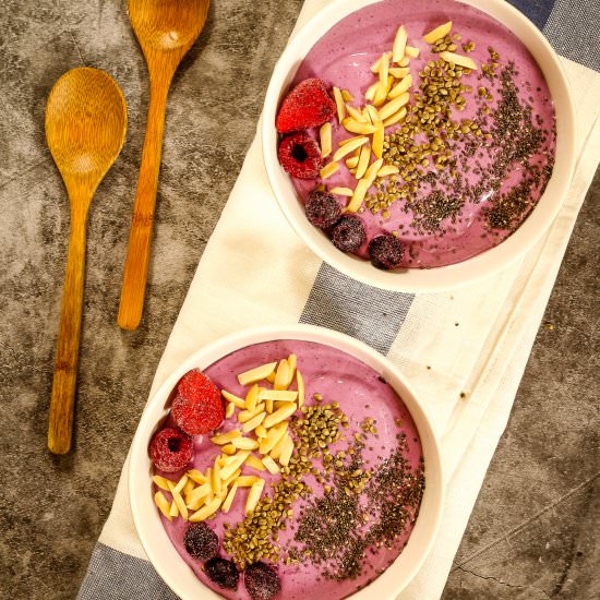 Keto Smoothie Bowl - Recipe photo by HugForYourBelly