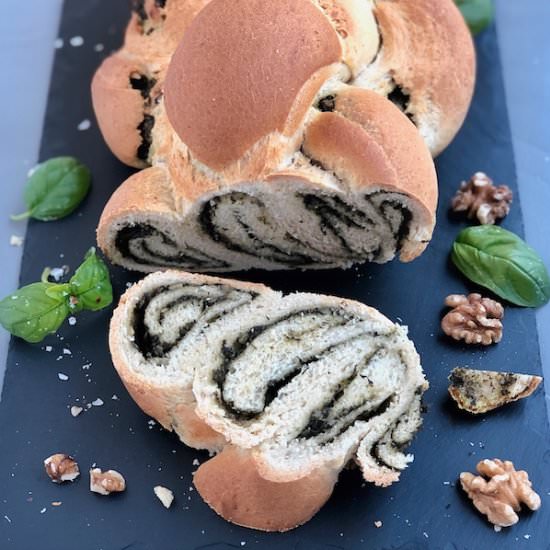 Bread with Superfood Pesto Filling - Recipe photo by fabs_good_food