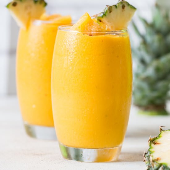 Anti-Inflammatory Pineapple Smoothie - Recipe photo by currytrail