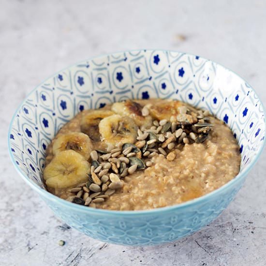 Vegan banana cinnamon porridge - Recipe photo by Mandy Sneaky Veg