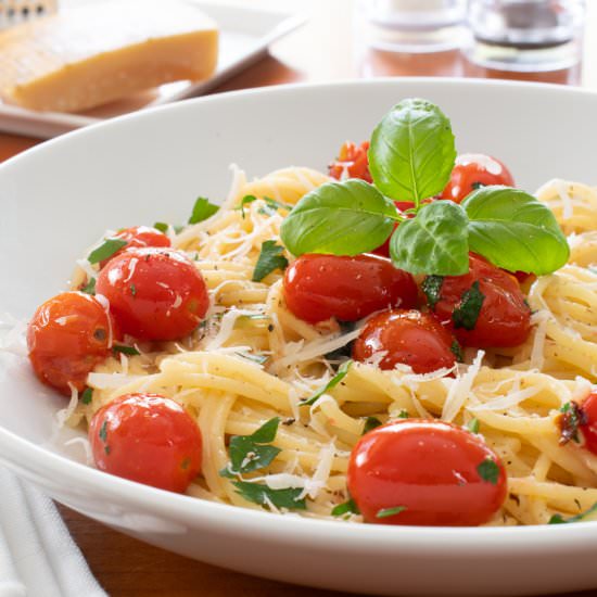 Garlic Butter & Tomato Spaghetti - Recipe photo by For the Love of Cooking