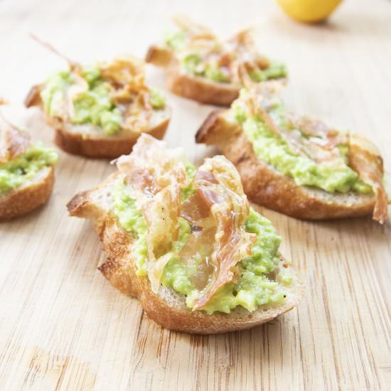 Peas and Crispy Pancetta Crostini - Recipe photo by foodmakesmehappy