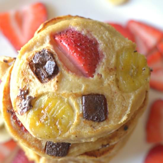 Strawberry Banana Oatmeal Pancakes - Recipe photo by Athletic Avocado