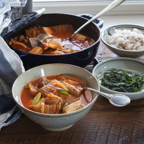 Kimchi stew with tomatoes - Recipe photo by beyondkimchee