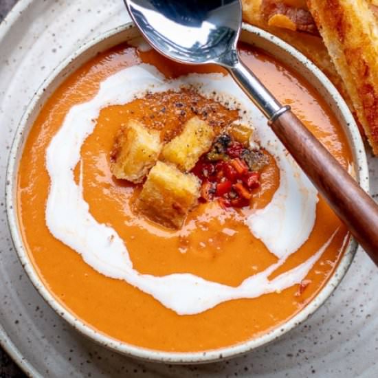Roasted Tomato Soup - Recipe photo by letthebakingbegin