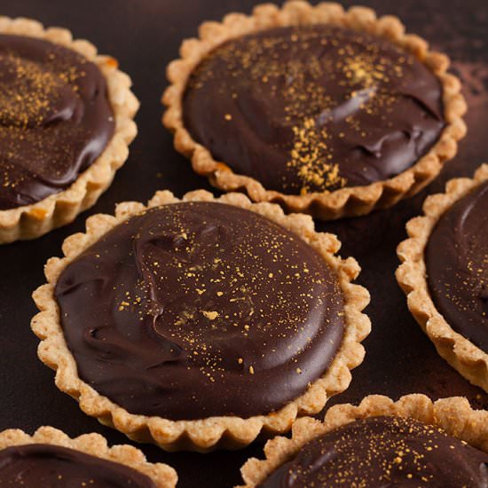 Chocolate and salted caramel tarts - Recipe photo by Recipe Crumbs