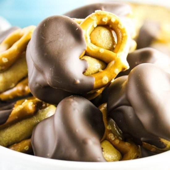 Vegan Peanut Butter Pretzel Bites - Recipe photo by bakingyouhappier