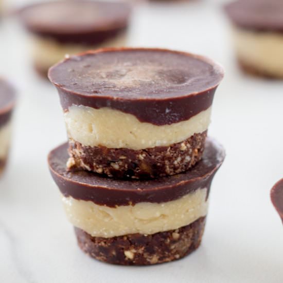 Raw Peppermint Slice Bites - Recipe photo by Becomingness