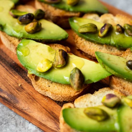 Avocado Pistachio Brushetta - Recipe photo by SugarSpicesLife