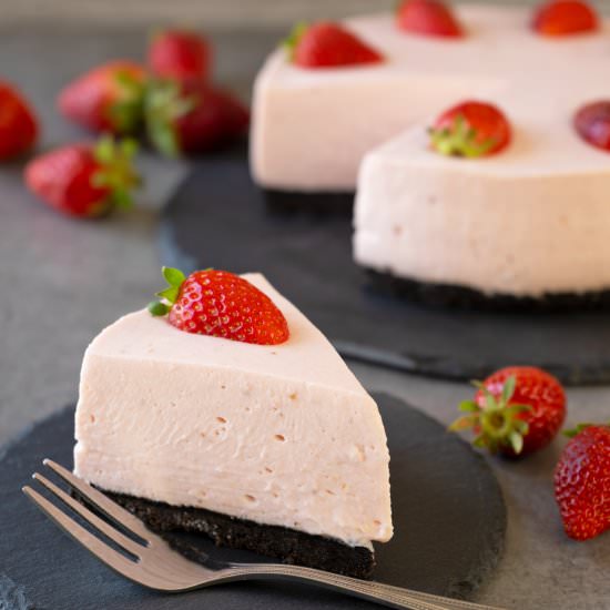 Strawberry Cheesecake - Recipe photo by El Mundo Eats