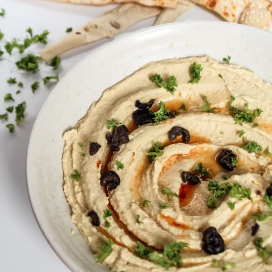 Classic hummus with homemade tahini - Recipe photo by thetwincookingproject