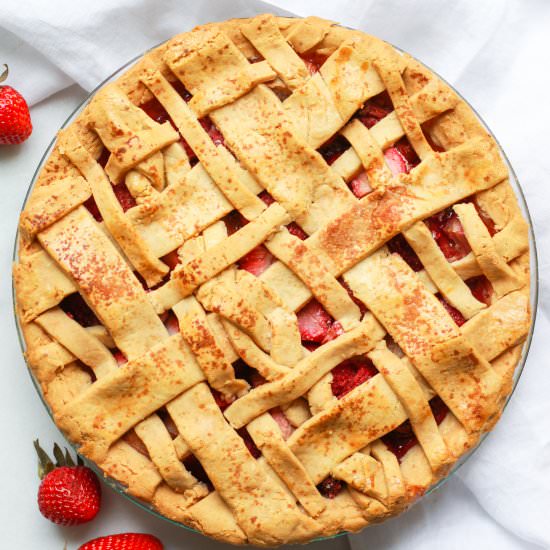 Paleo Strawberry Rhubarb Pie - Recipe photo by thebananadiaries