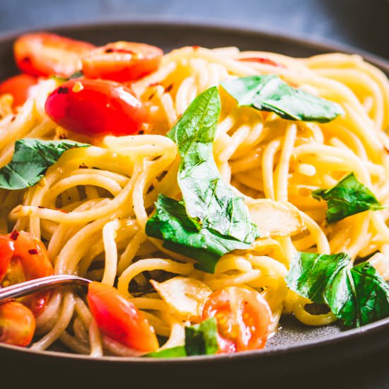 Pasta with Cherry Tomatoes - Recipe photo by sipandfeast