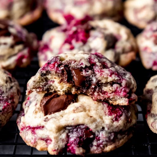 RASPBERRY CHOCOLATE CHUNK COOKIES - Recipe photo by houseofnasheats
