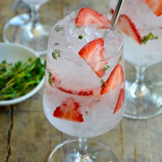Sparkling Strawberry Cocktail - Recipe photo by justataste