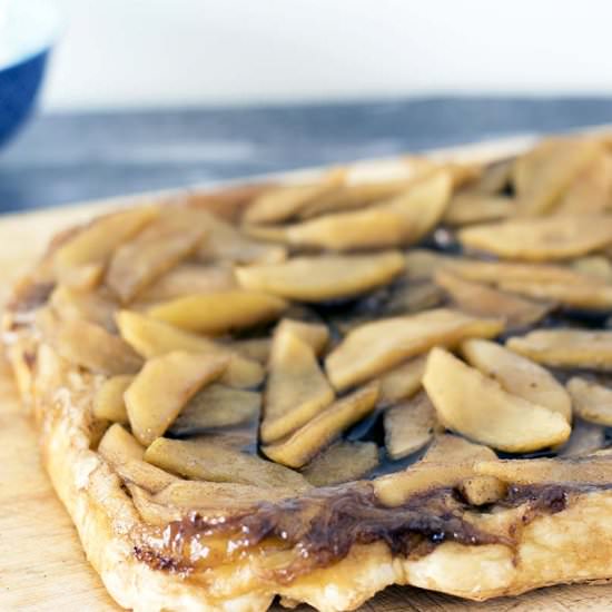 Vegan apple tarte tatin - Recipe photo by Mandy Sneaky Veg