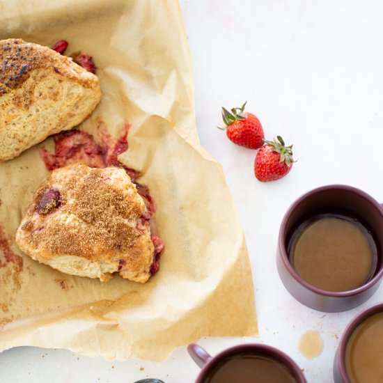 Vegan Strawberry Scones - Recipe photo by piloncilloyvainilla